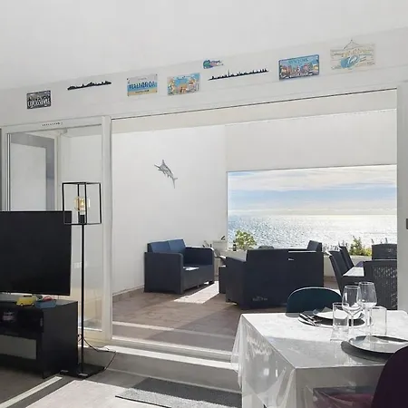 Vue Piscine Parking * Bandol